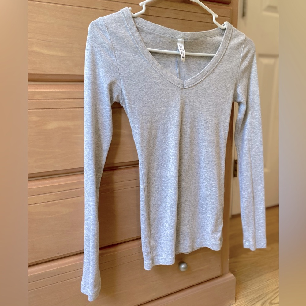Victorias Secret Tees fitted long sleeve grey top size XS - Picture 3 of 10
